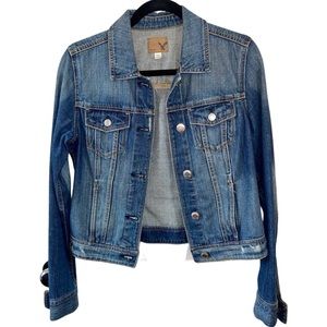 American Eagle cropped denim jacket in perfect condition. Ladies size S